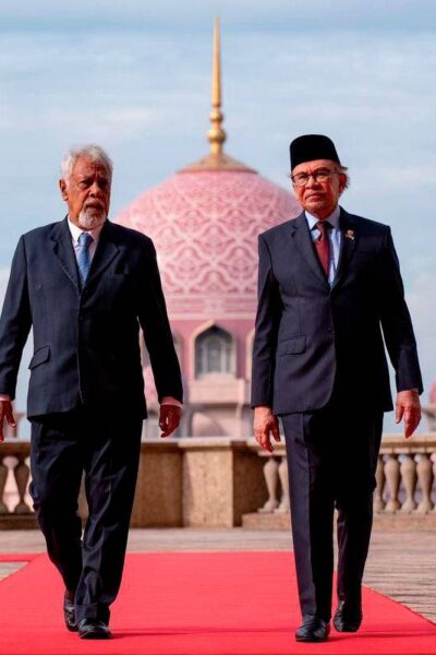 Anwar Accorded Ceremonial Welcome at Presidential Palace Upon Arrival in Timor-Leste