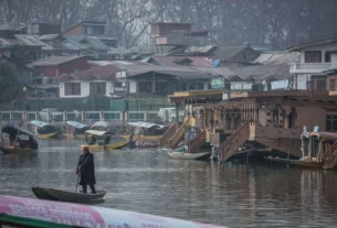 Rising Waters Alert: LCMA Urges Dal Lake Residents and Houseboat Owners to Stay Prepared