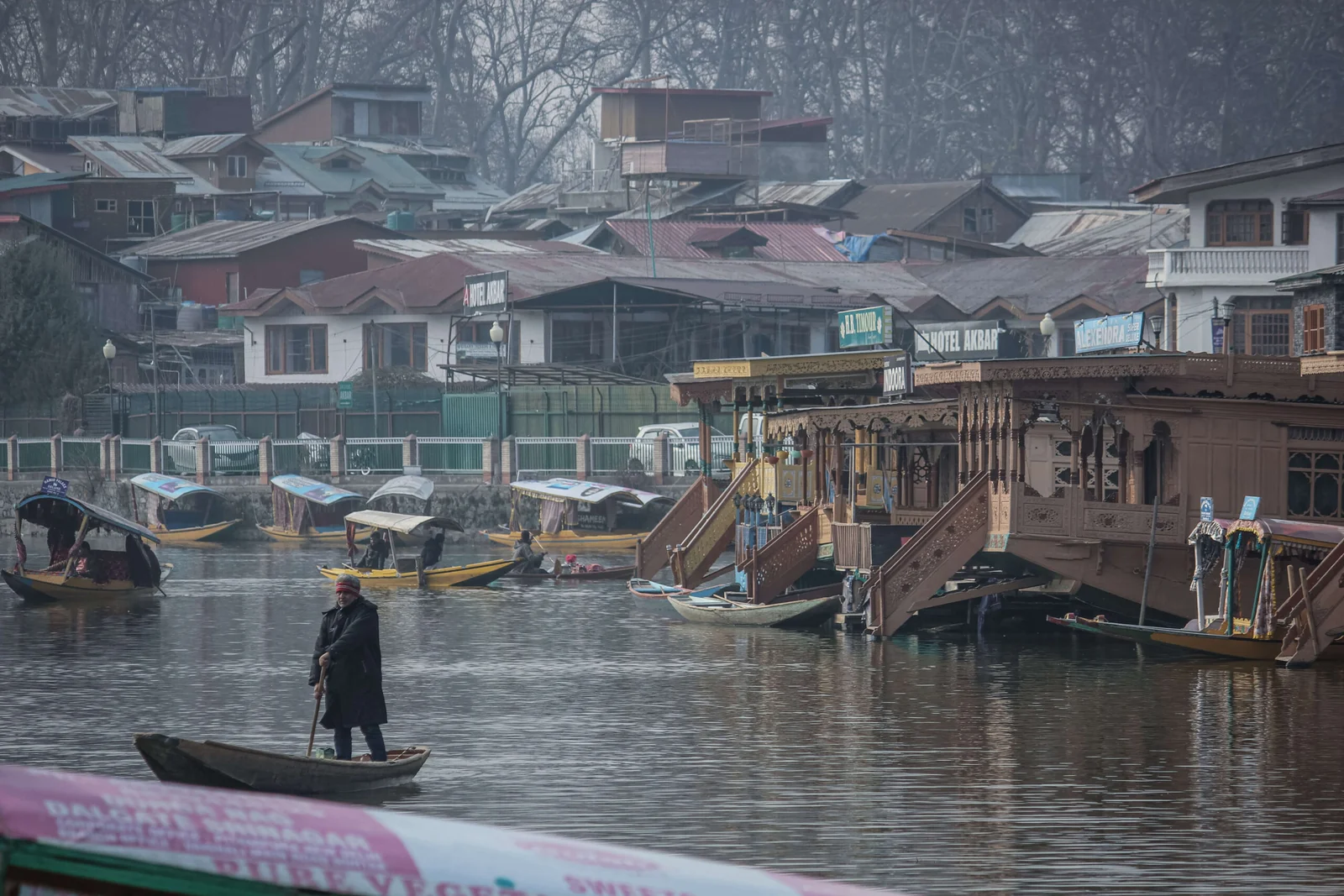 Rising Waters Alert: LCMA Urges Dal Lake Residents and Houseboat Owners to Stay Prepared