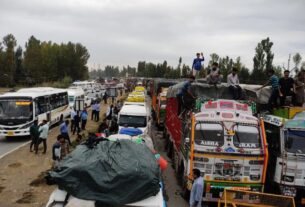 Highway Closure Forces Two-Day Shutdown of Sopore Fruit Mandi