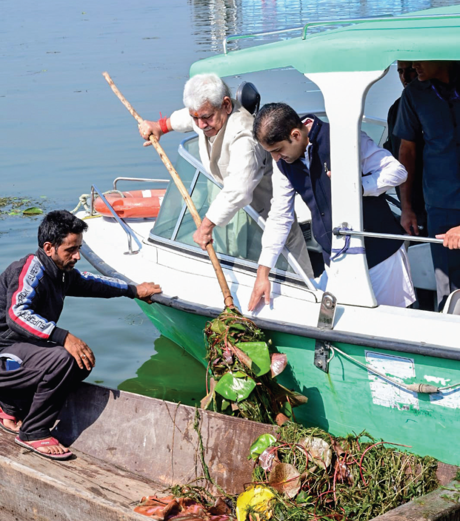 J&K L-G Joins Dal Lake Cleanliness Drive: A Renewed Commitment to Reviving Srinagar’s Jewel