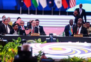 Anwar Ibrahim Calls for Continued Global Dialogue and Responsible Diplomacy at East Asia Summit