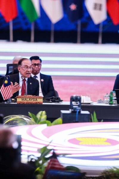 Anwar Ibrahim Calls for Continued Global Dialogue and Responsible Diplomacy at East Asia Summit
