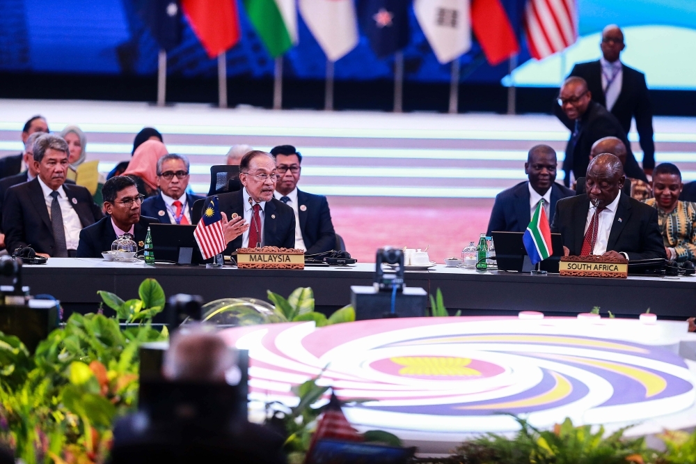 Anwar Ibrahim Calls for Continued Global Dialogue and Responsible Diplomacy at East Asia Summit