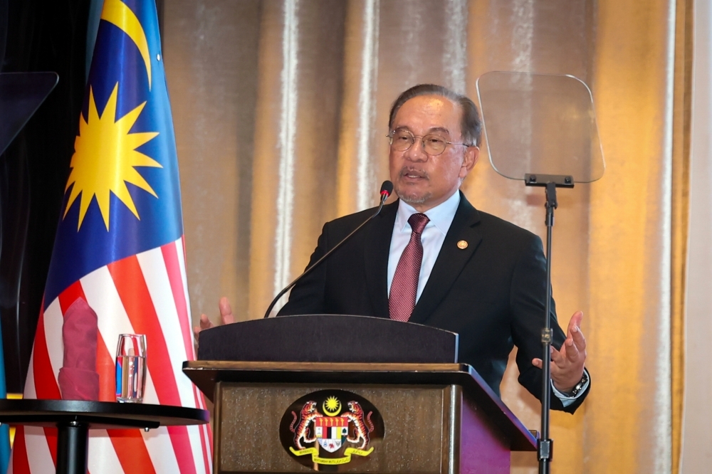 PM Anwar Briefs Rulers on Trump's Gaza Plan, Budget 2026 Ahead of ASEAN Summit