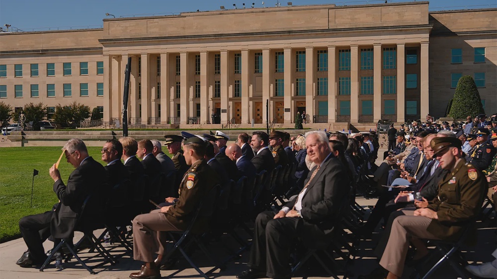 Pentagon Journalists Walk Out as New Press Restrictions Ignite Debate on U.S. Transparency
