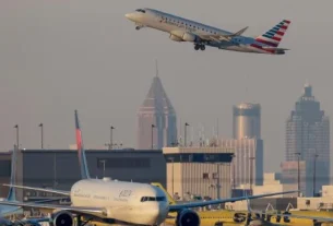 The Longest U.S. Government Shutdown Forces 10% Flight Cut at Major Airports A Nation Feels the Strain