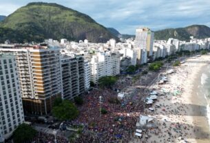 In Brazil’s Copacabana and Paulista Avenue, Thousands Take to the Streets Against Amnesty for Jair Bolsonaro