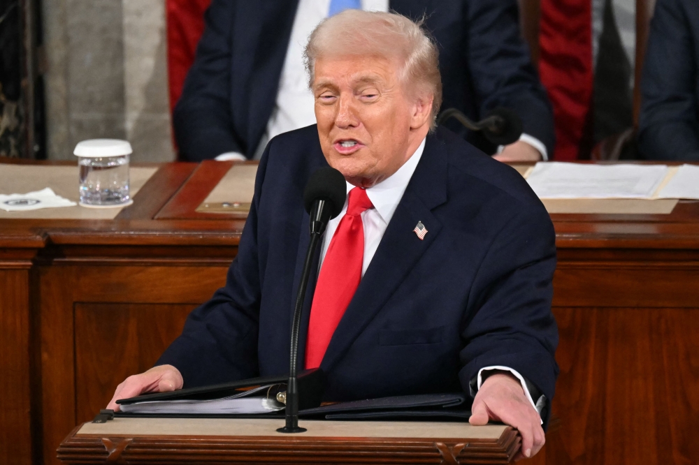 Trump Declares “Turnaround for the Ages” in Marathon State of the Union as Political Storm Clouds Gather