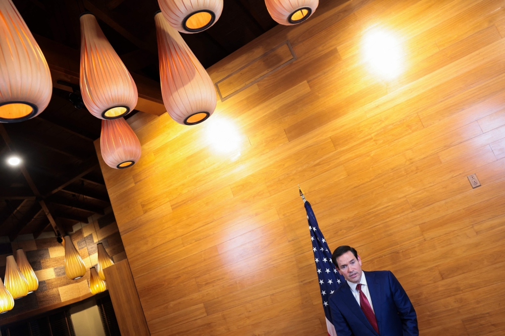 US Eases Cuba Oil Embargo but Calls for “Dramatic” Change in Havana