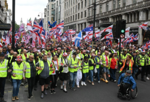 ‘Make England Great Again’ Rally Brings Massive Crowds to London Amid Counter-Protests and Heavy Police Presence
